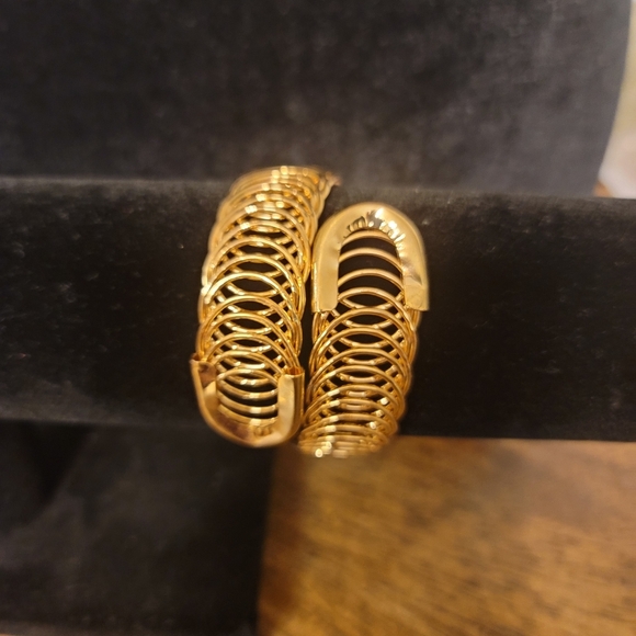 Gold spiral wrap on bracelet - Picture 3 of 3
